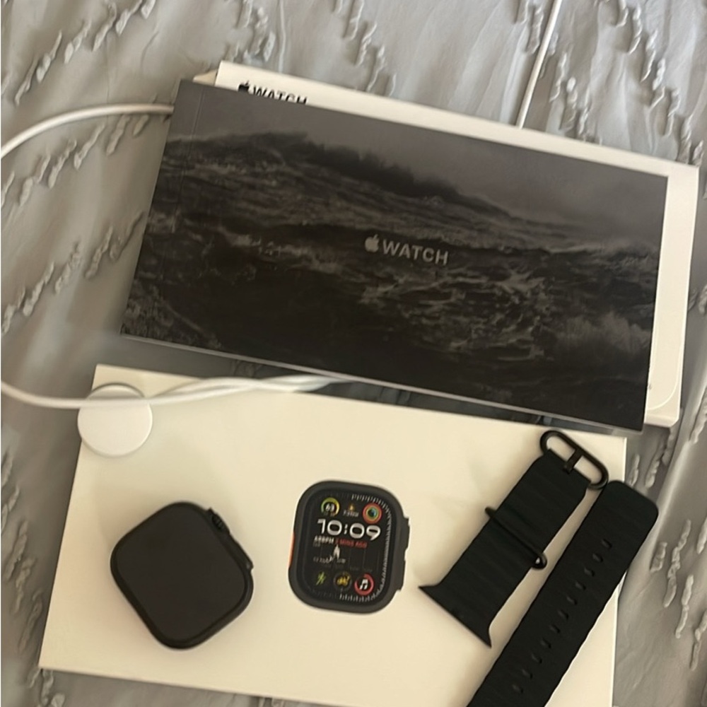 Apple Watch Ultra 2 49 mm - Black with Black Band
